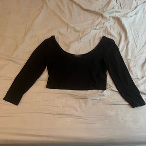 Black long sleeve crop top.